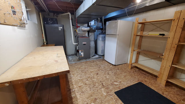 Work bench, additional fridge
