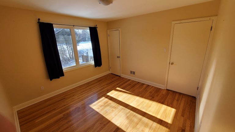 Bedroom 2 (11`x 11'3") - windows facing back yard
