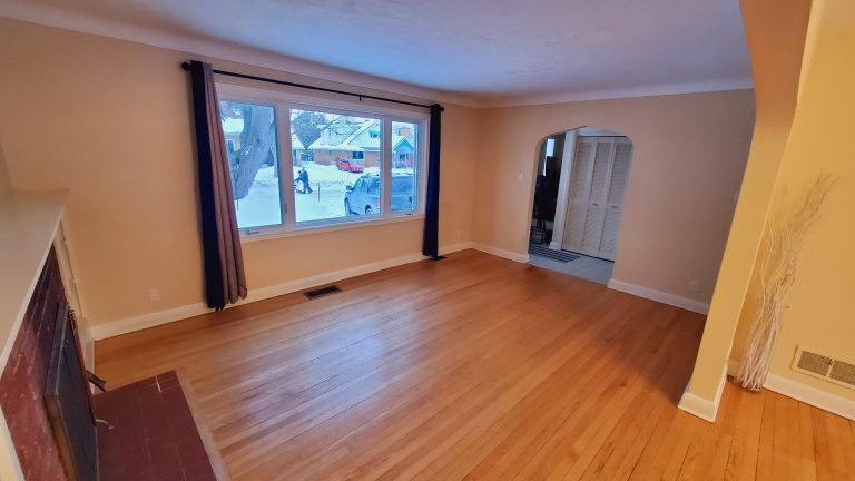 Living room - looking towards Braydon Ave